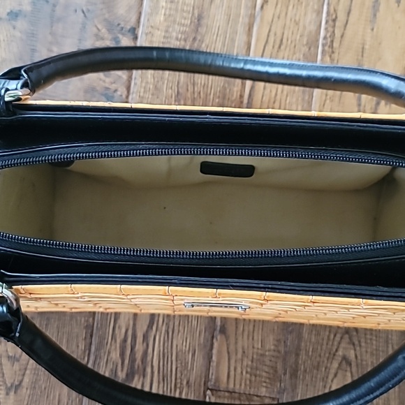 Miche Bag with 2 Covers and an Additional Set of Straps - Picture 8 of 8